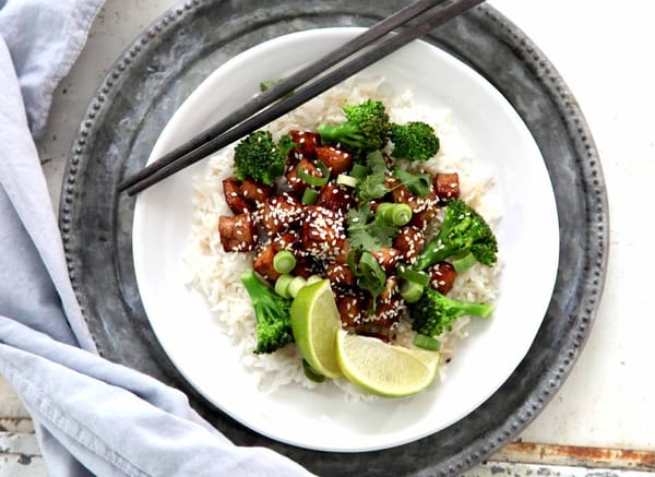 Hoisinmarinerad tofu med broccoli